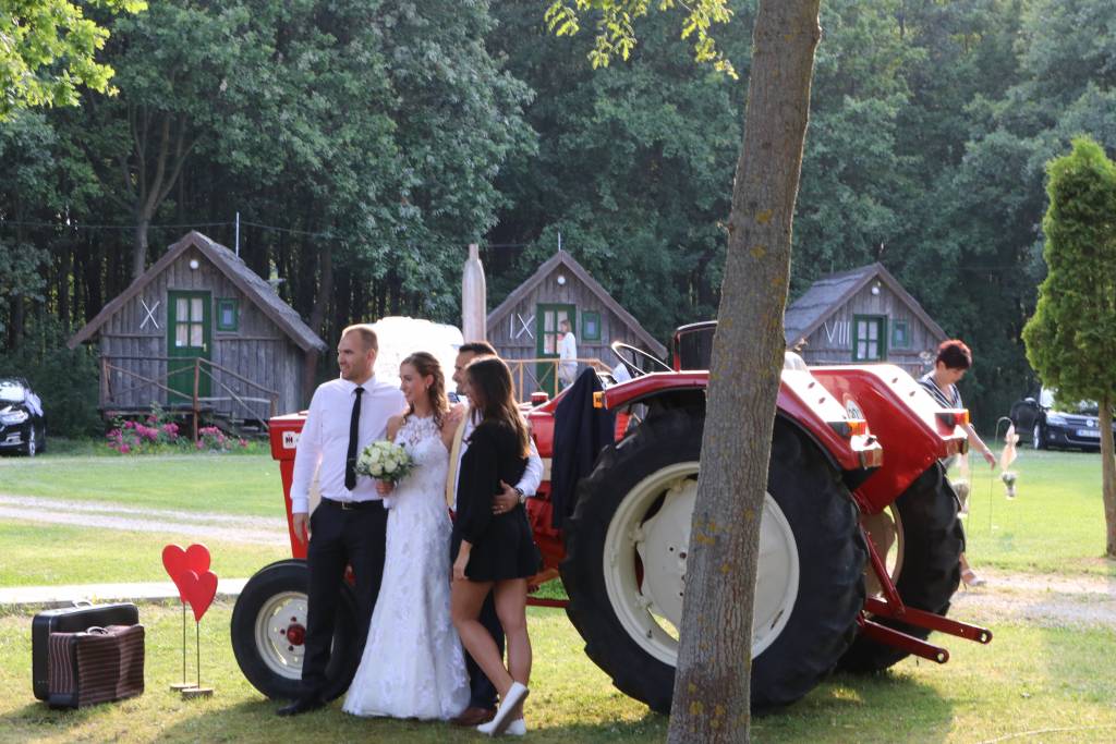 vidéki esküvő